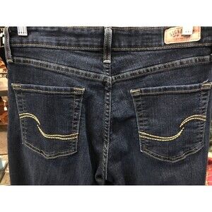 Levis Signature Modern Boot Cut jeans. Size 10 Short